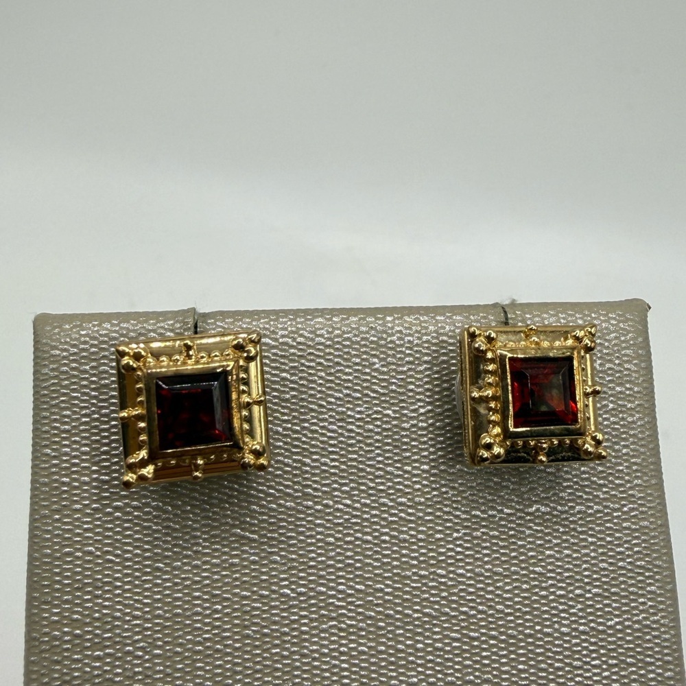 NEW Gems En Vogue Garnet Stud Earrings 925 Gold